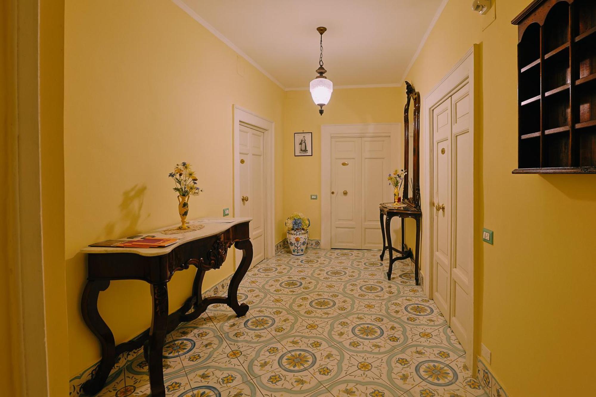 Residenze Storiche Vestuti เอโบลิ ภายนอก รูปภาพ