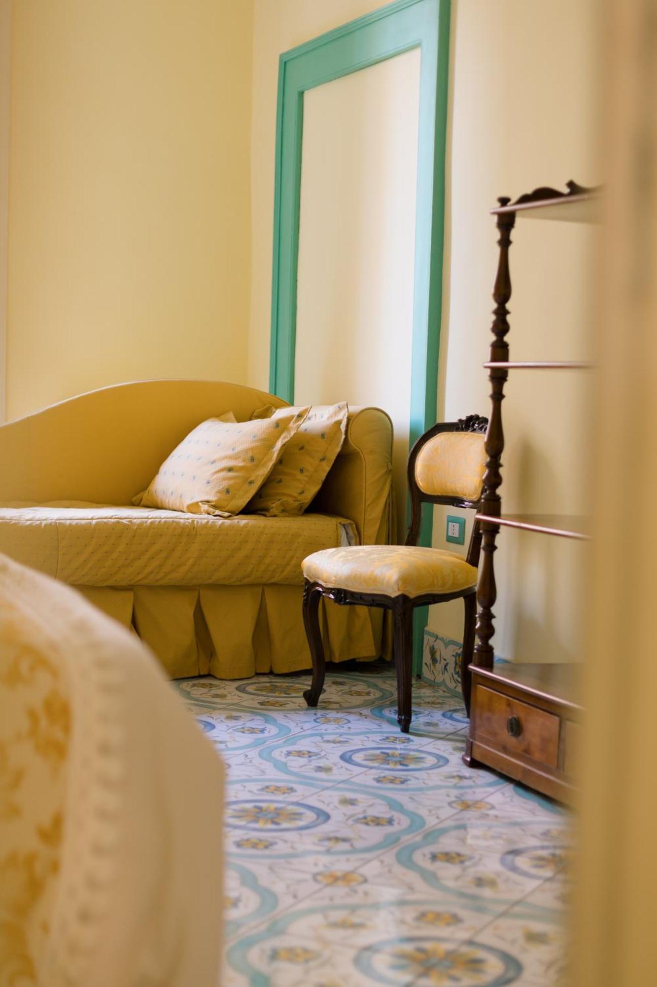 Residenze Storiche Vestuti เอโบลิ ภายนอก รูปภาพ